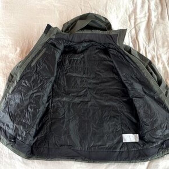 Arc’Teryx Gore-Tex Hooded Jacket - Picture 3 of 11